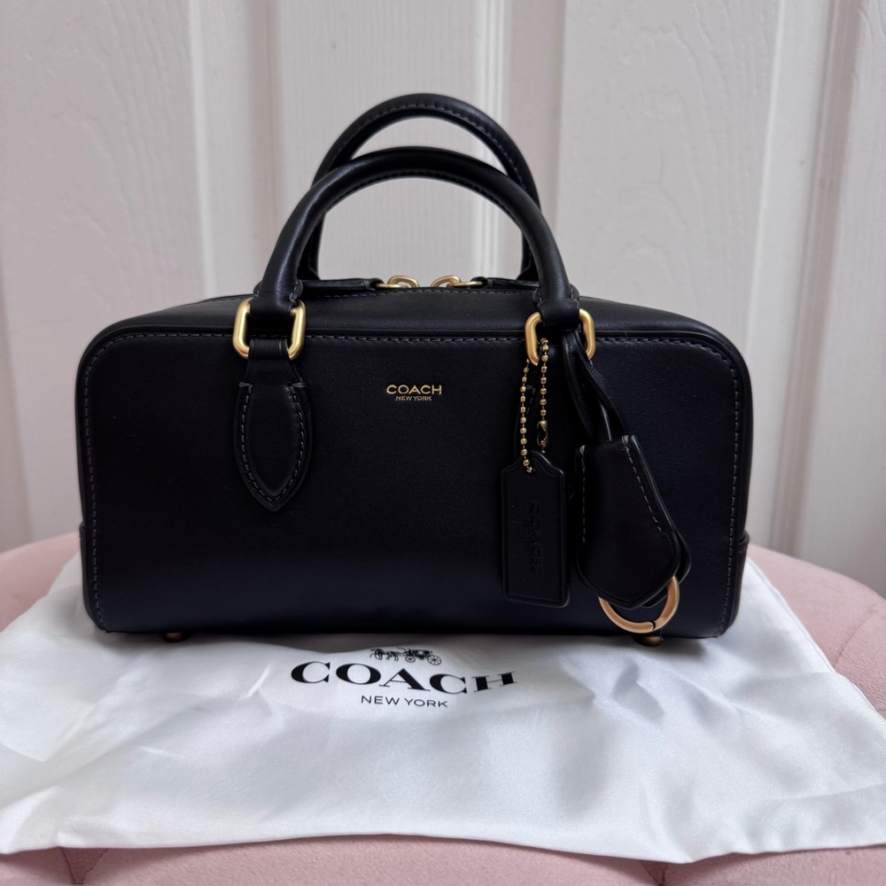 Coach Bowery 22 in Black